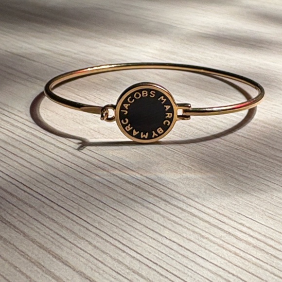 Marc Jacobs Gold/Black Enamel Hinge clip bracelet like new - Picture 3 of 10